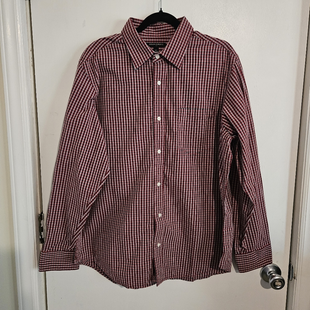 Banana Republic Men’s Shirt Size XL Red White Checkered Button Down Cotton